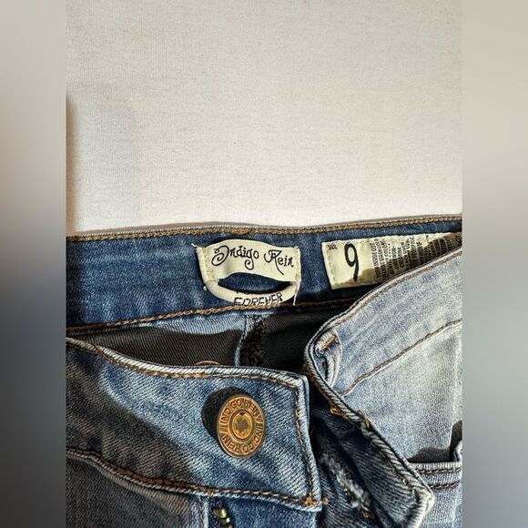 Indigo Rein Jean shorts with patches. Size 9 - Picture 2 of 7